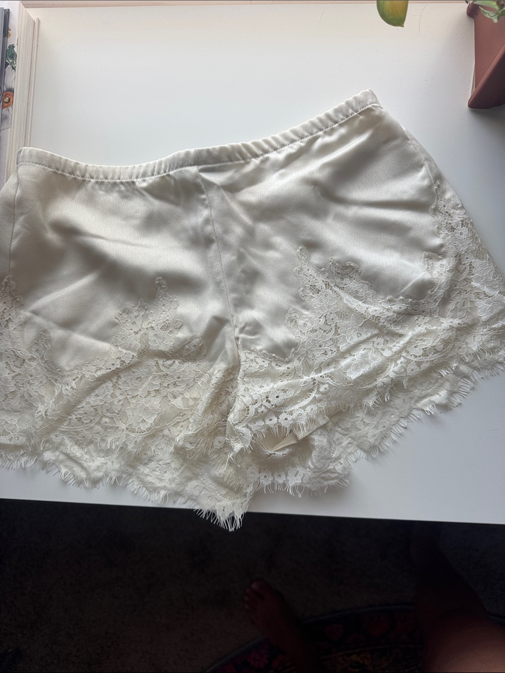 Silk-Look Lace Trim Sleep Shorts in Ivory